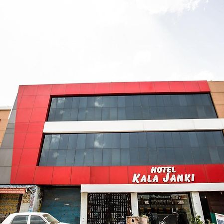Oyo 39381 Kalajanki Hotel Ujjain Bagian luar foto