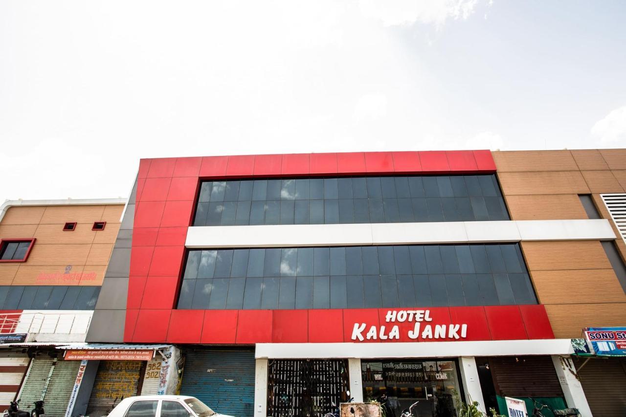 Oyo 39381 Kalajanki Hotel Ujjain Bagian luar foto