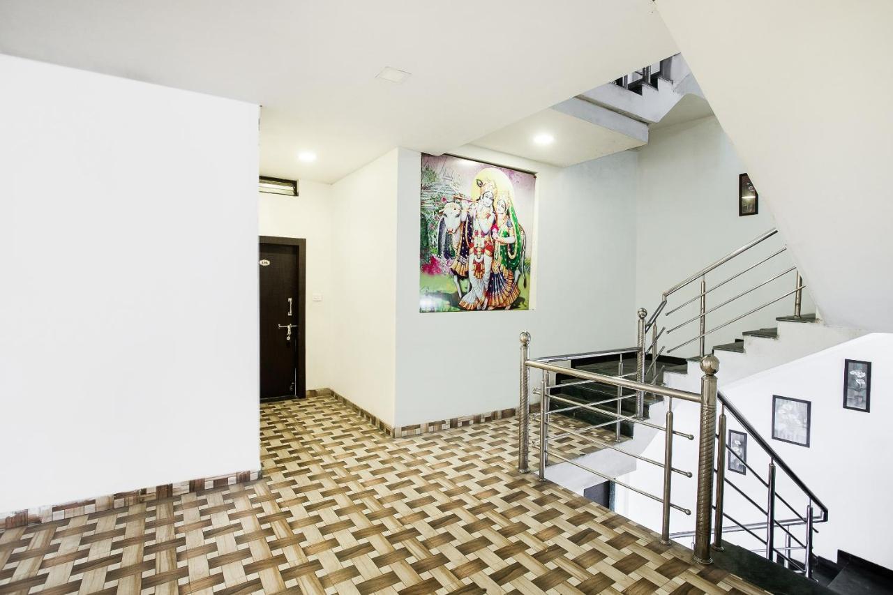 Oyo 39381 Kalajanki Hotel Ujjain Bagian luar foto