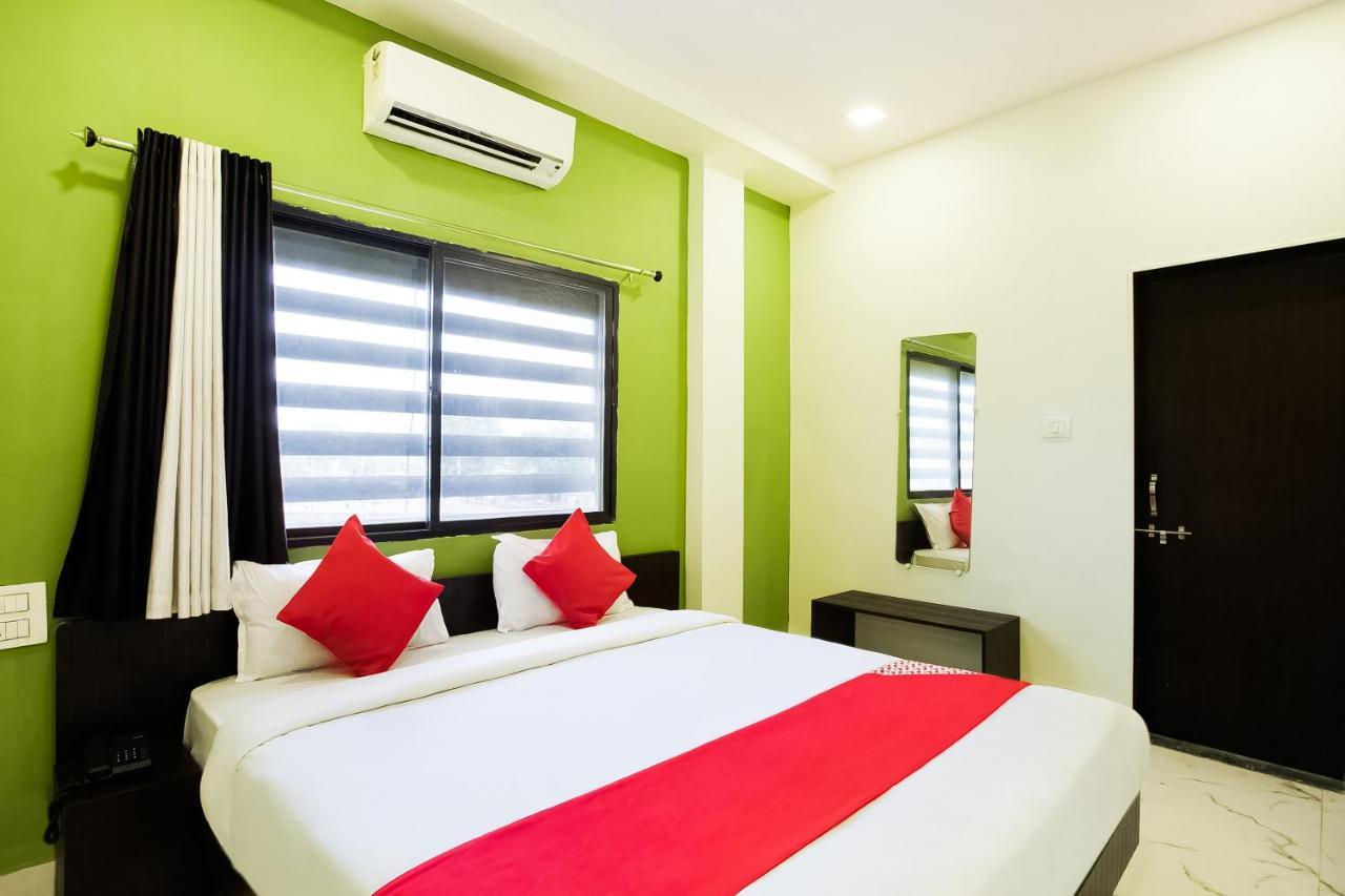 Oyo 39381 Kalajanki Hotel Ujjain Bagian luar foto